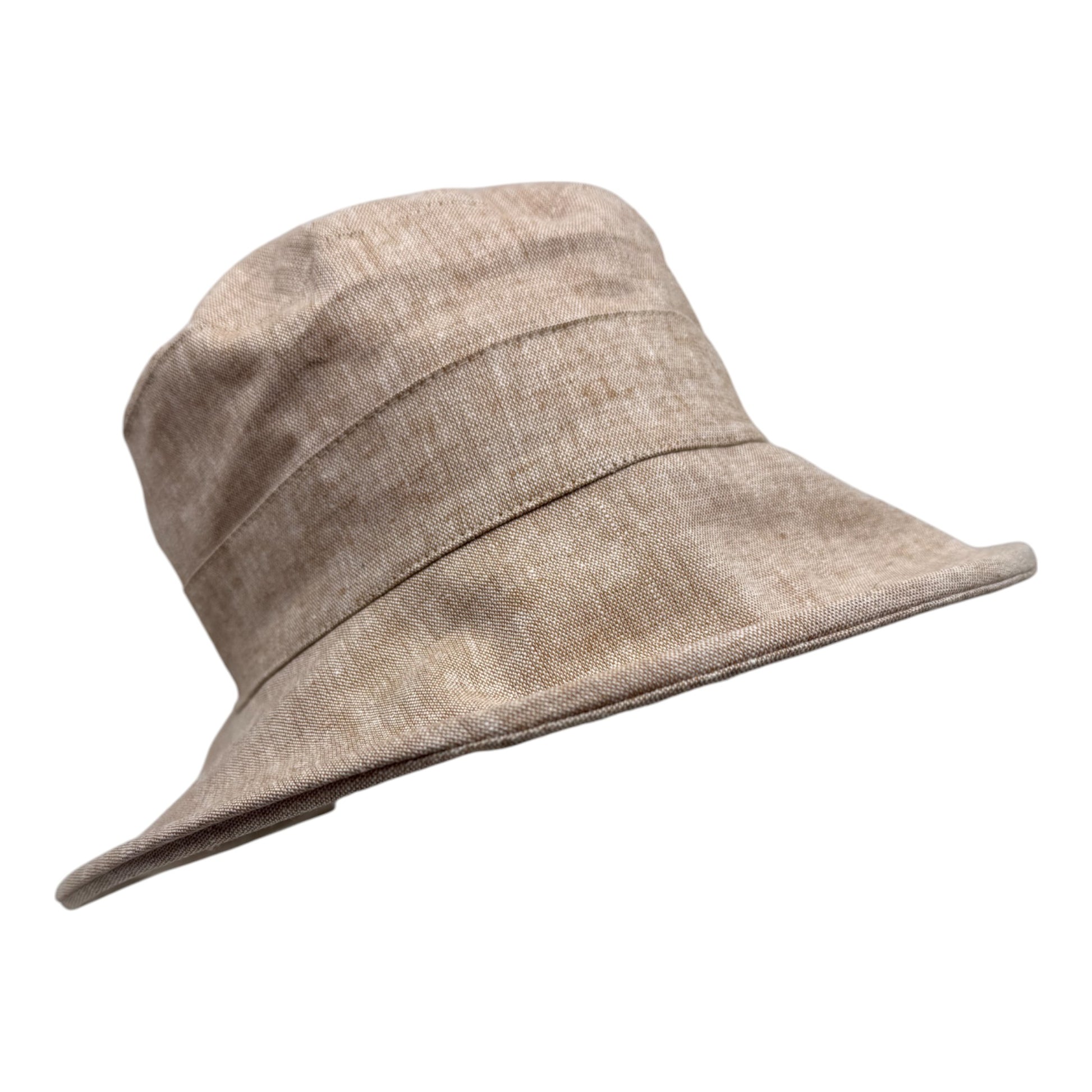 Chapeau en lin à large bord, fait à la main à Montréal par Geneviève Dostaler, avec protection solaire UV50+