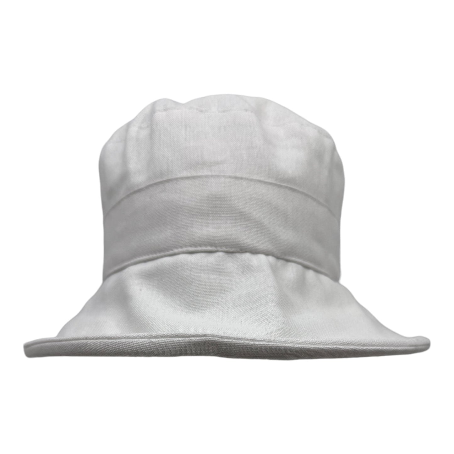 Chapeau en lin à large bord, fait à la main à Montréal par Geneviève Dostaler, avec protection solaire UV50+