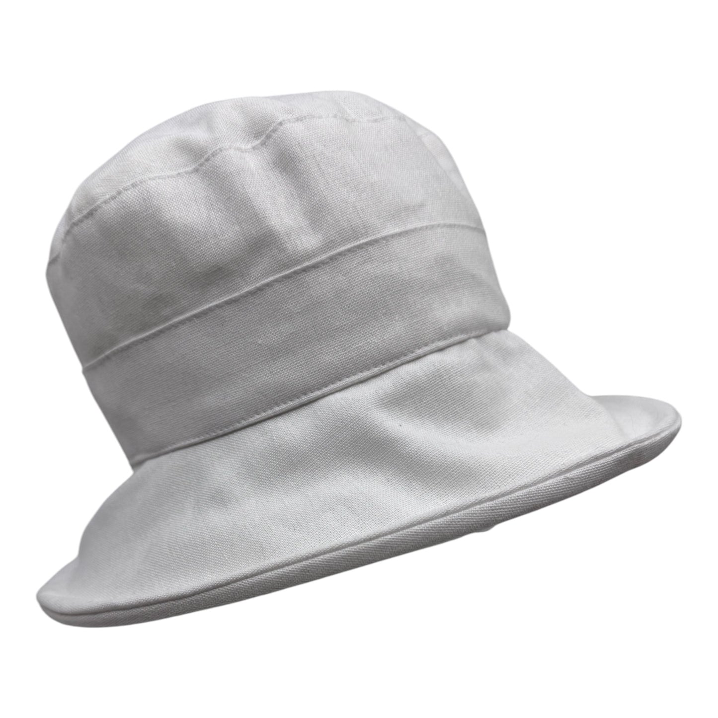 Chapeau en lin à large bord, fait à la main à Montréal par Geneviève Dostaler, avec protection solaire UV50+