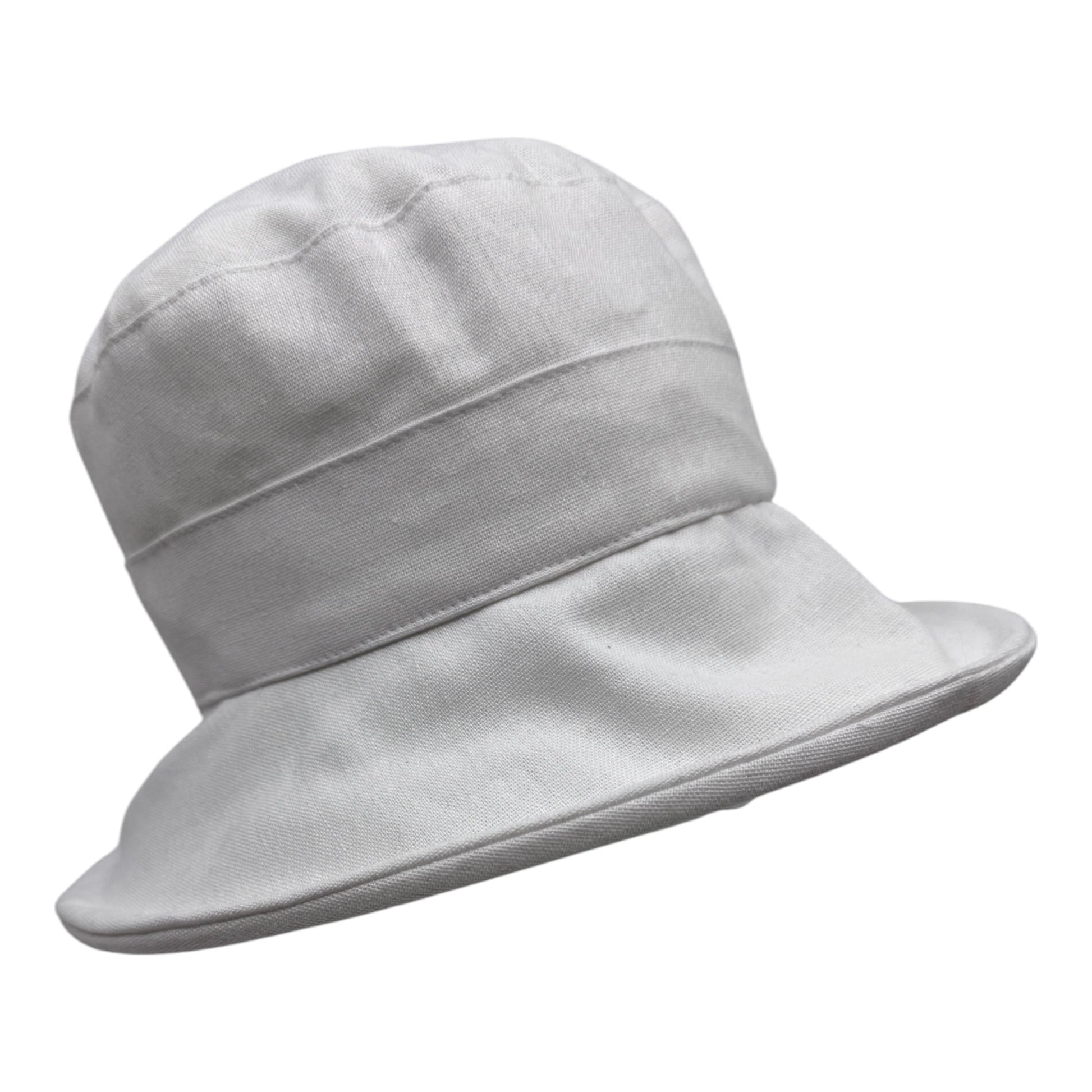 Chapeau en lin à large bord, fait à la main à Montréal par Geneviève Dostaler, avec protection solaire UV50+