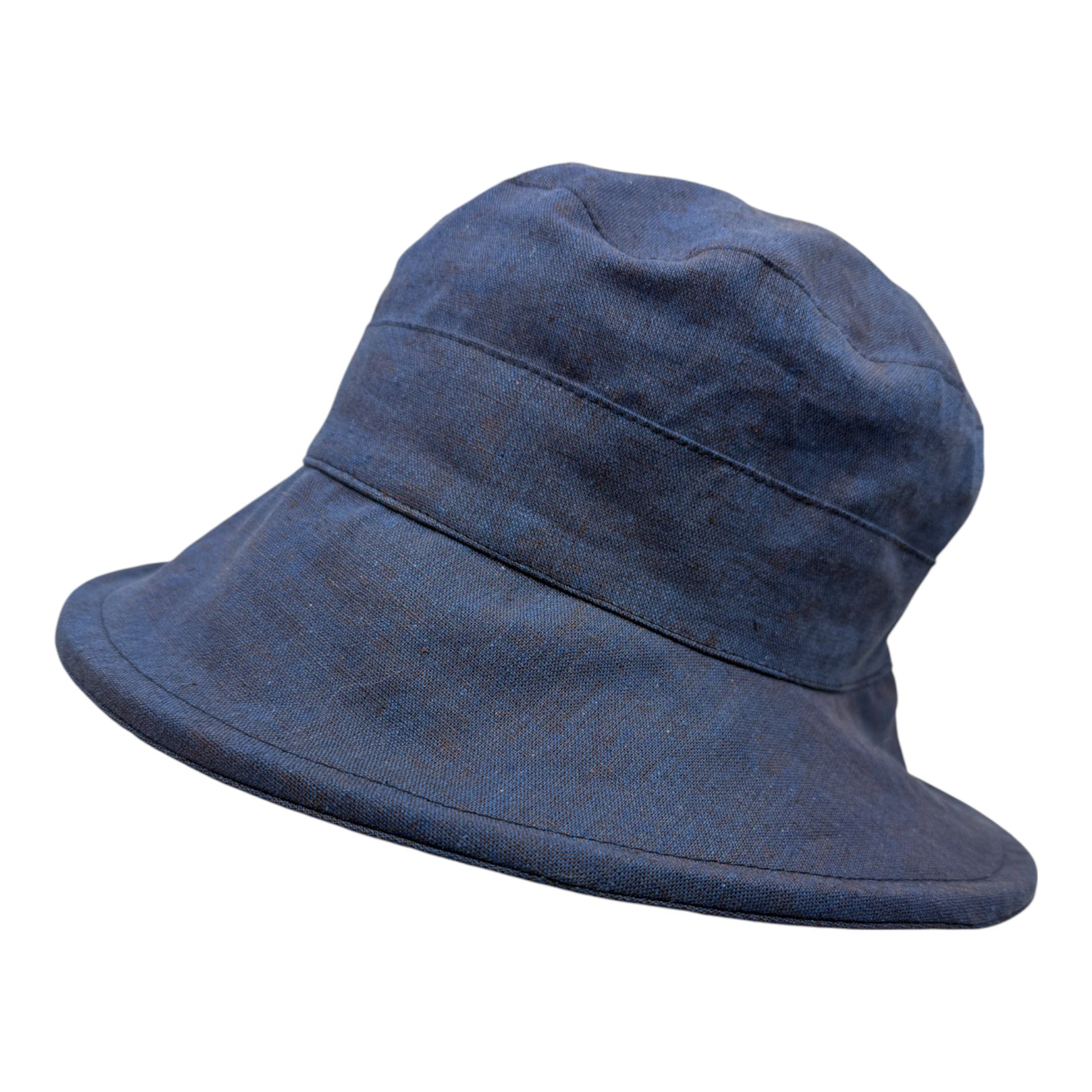 Chapeau en lin à large bord, fait à la main à Montréal par Geneviève Dostaler, avec protection solaire UV50+