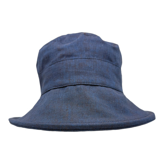 Chapeau en lin à large bord, fait à la main à Montréal par Geneviève Dostaler, avec protection solaire UV50+