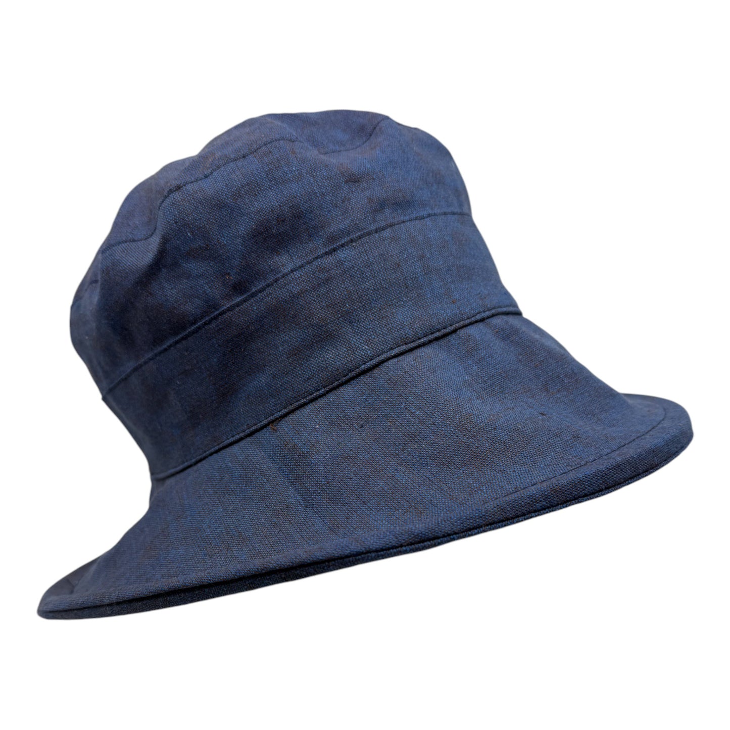 Chapeau en lin à large bord, fait à la main à Montréal par Geneviève Dostaler, avec protection solaire UV50+