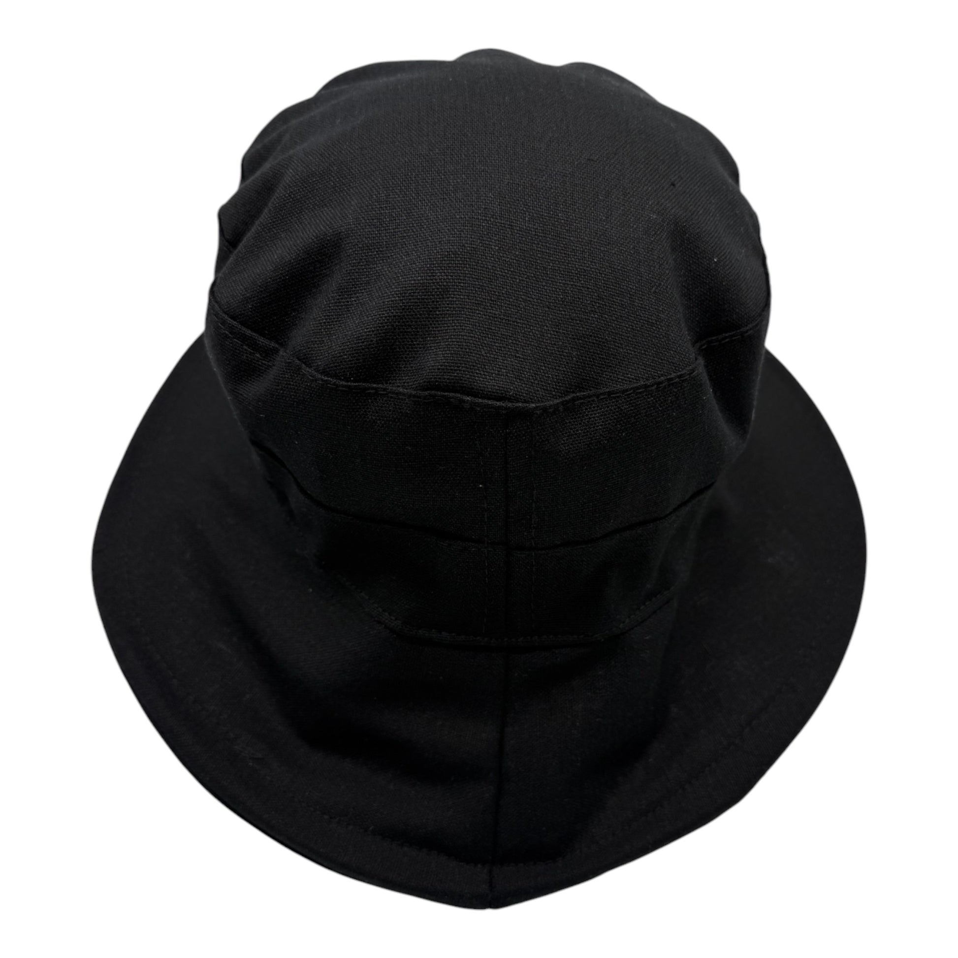 Chapeau en lin à large bord, fait à la main à Montréal par Geneviève Dostaler, avec protection solaire UV50+