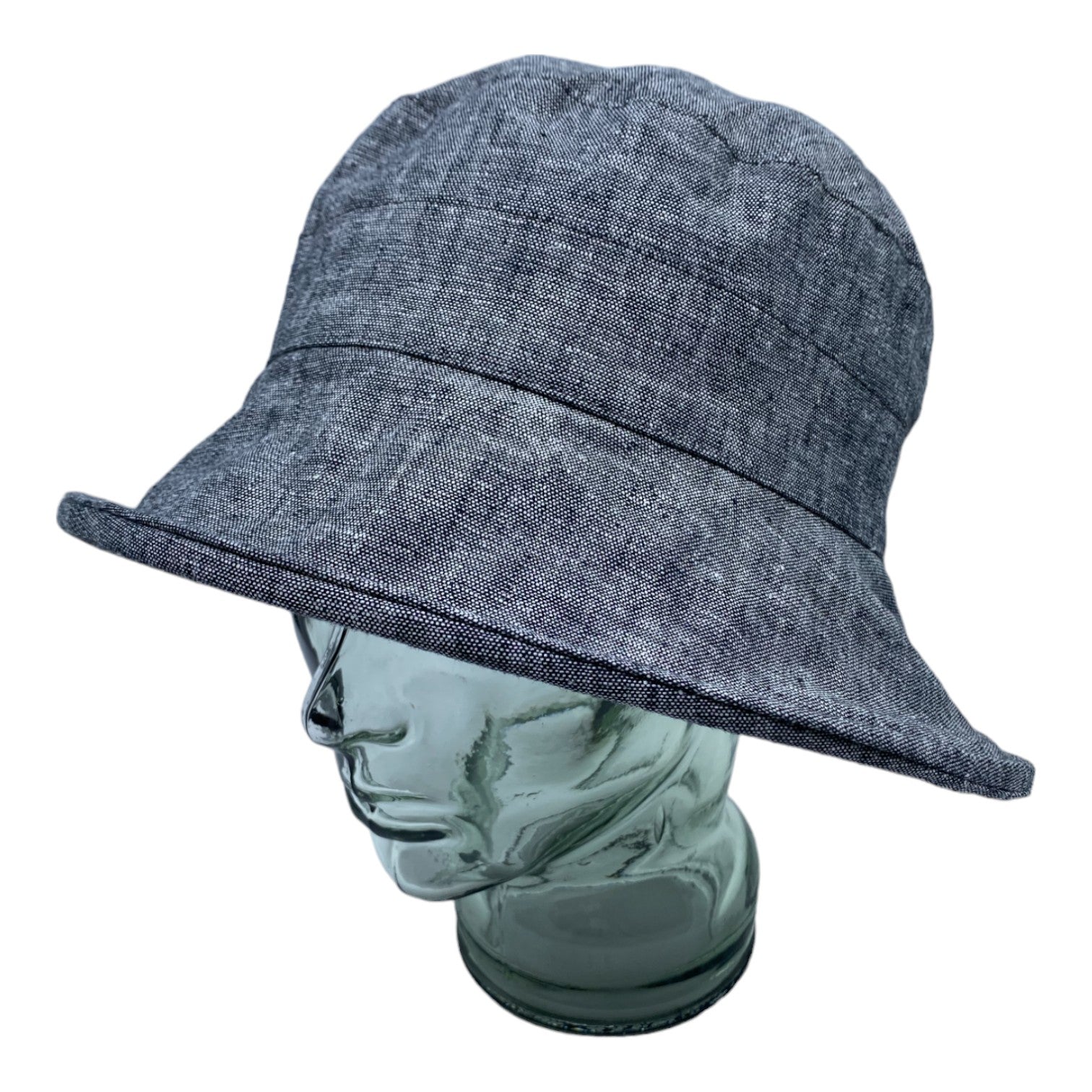 Chapeau en lin à large bord, fait à la main à Montréal par Geneviève Dostaler, avec protection solaire UV50+