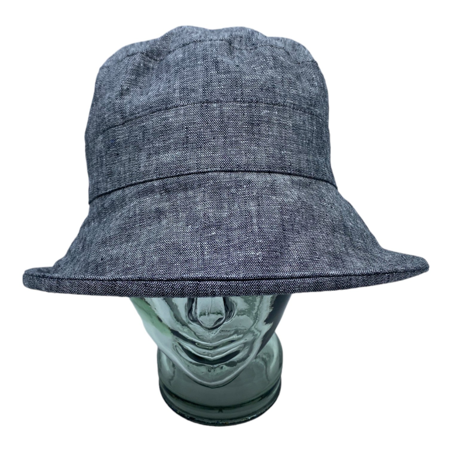 Chapeau en lin à large bord, fait à la main à Montréal par Geneviève Dostaler, avec protection solaire UV50+