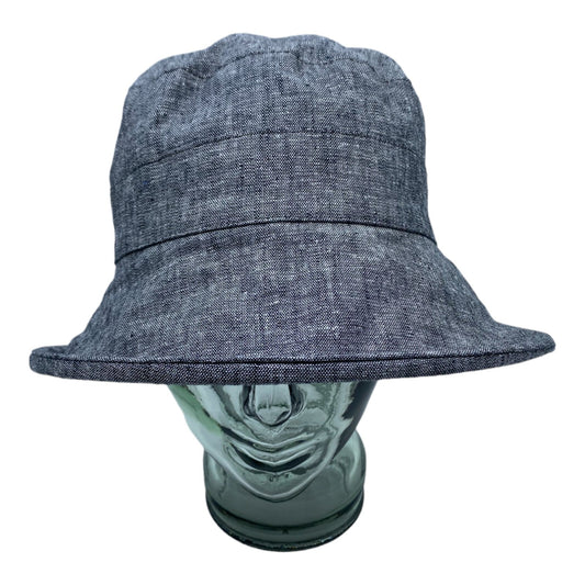 Chapeau en lin à large bord, fait à la main à Montréal par Geneviève Dostaler, avec protection solaire UV50+
