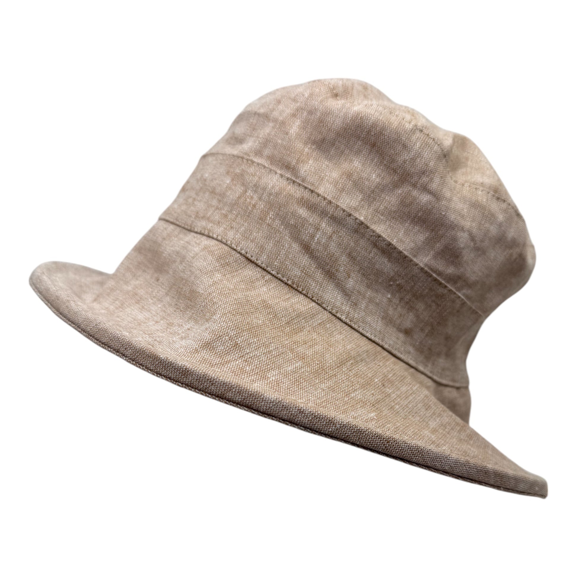 Chapeau en lin à large bord, fait à la main à Montréal par Geneviève Dostaler, avec protection solaire UV50+
