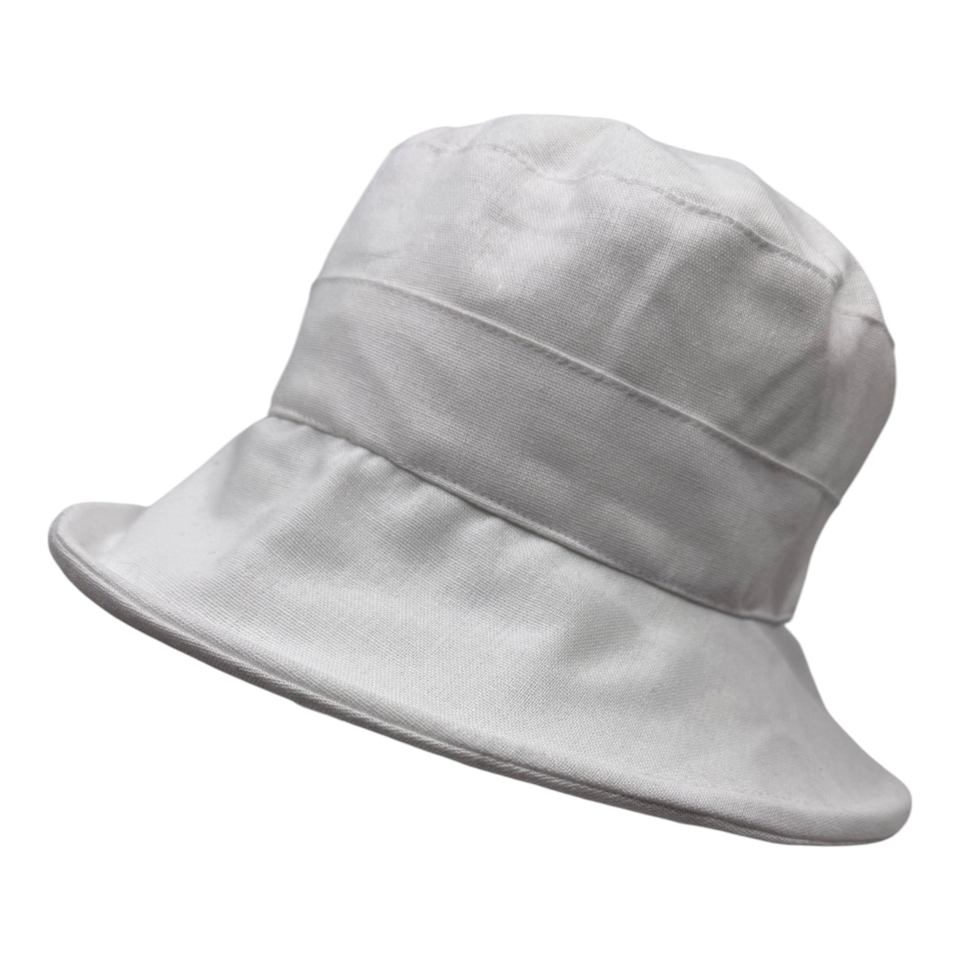 Chapeau en lin à large bord, fait à la main à Montréal par Geneviève Dostaler, avec protection solaire UV50+