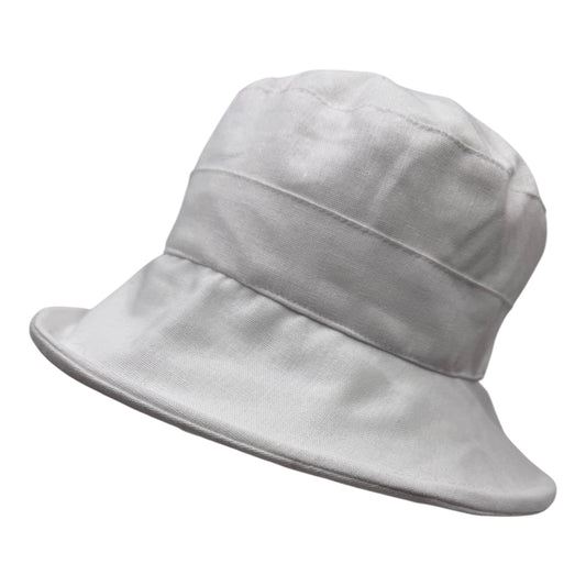 Chapeau en lin à large bord, fait à la main à Montréal par Geneviève Dostaler, avec protection solaire UV50+