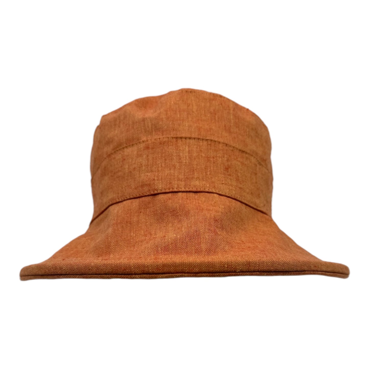 Chapeau en lin à large bord, fait à la main à Montréal par Geneviève Dostaler, avec protection solaire UV50+