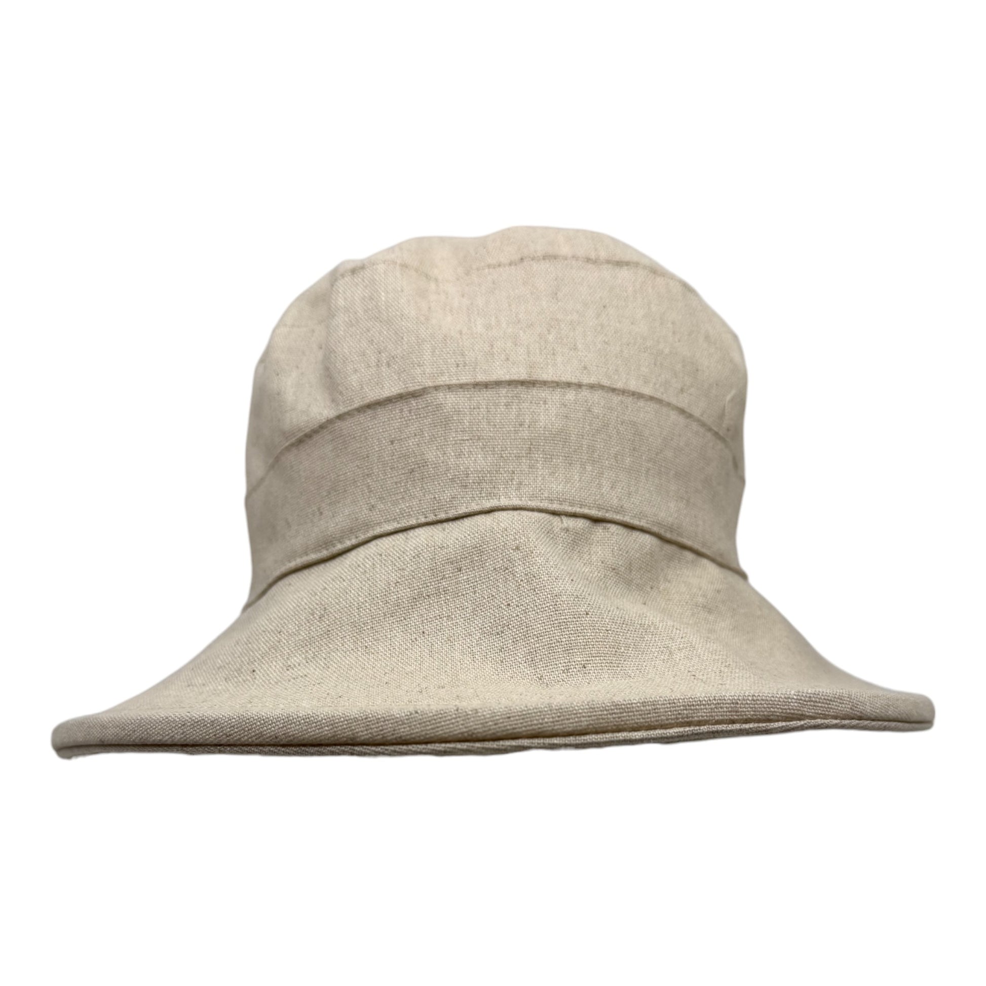 Chapeau en lin à large bord, fait à la main à Montréal par Geneviève Dostaler, avec protection solaire UV50+