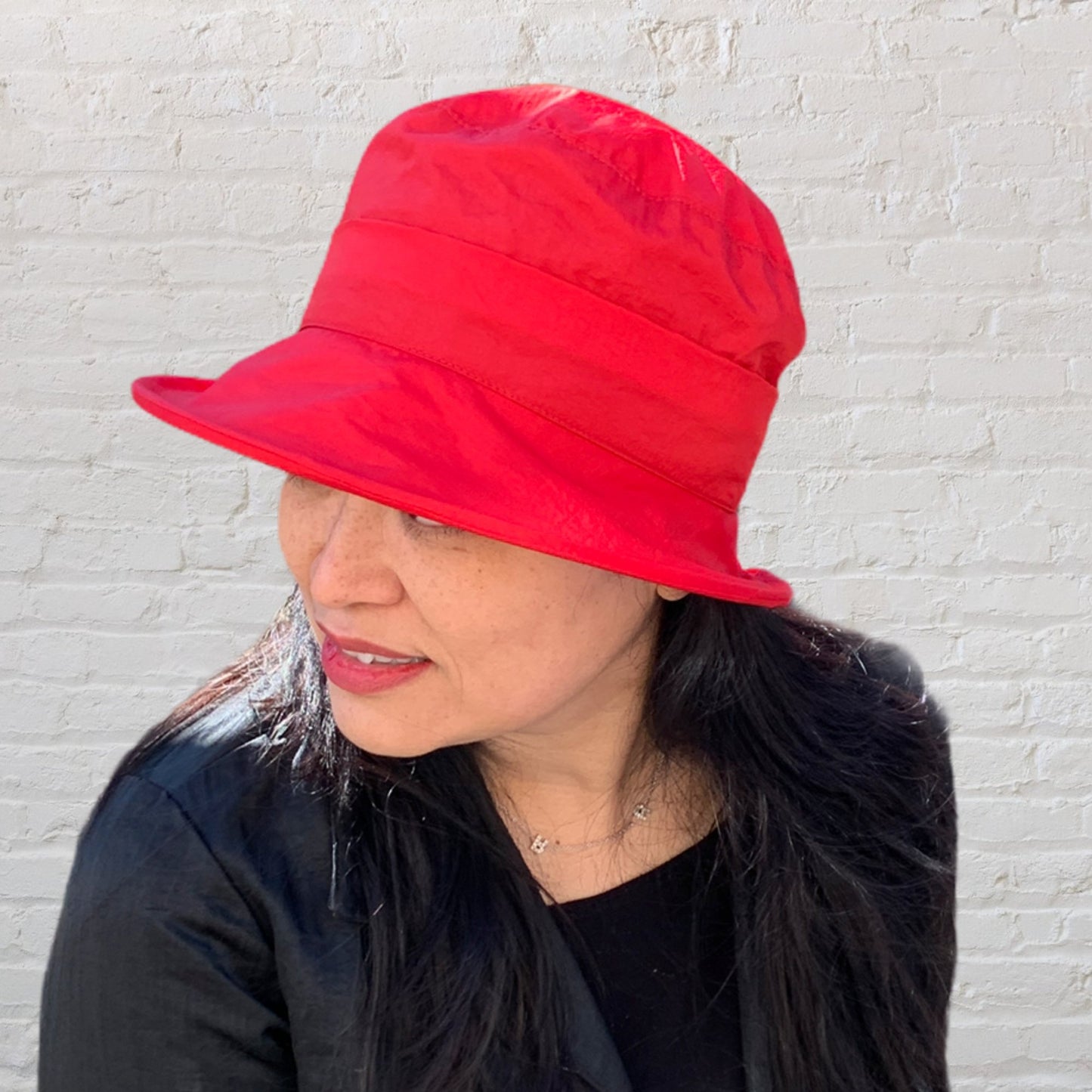 DIANA ( rouge ) | Chapeau imperméable - Genevieve Dostaler : Chapeaux
