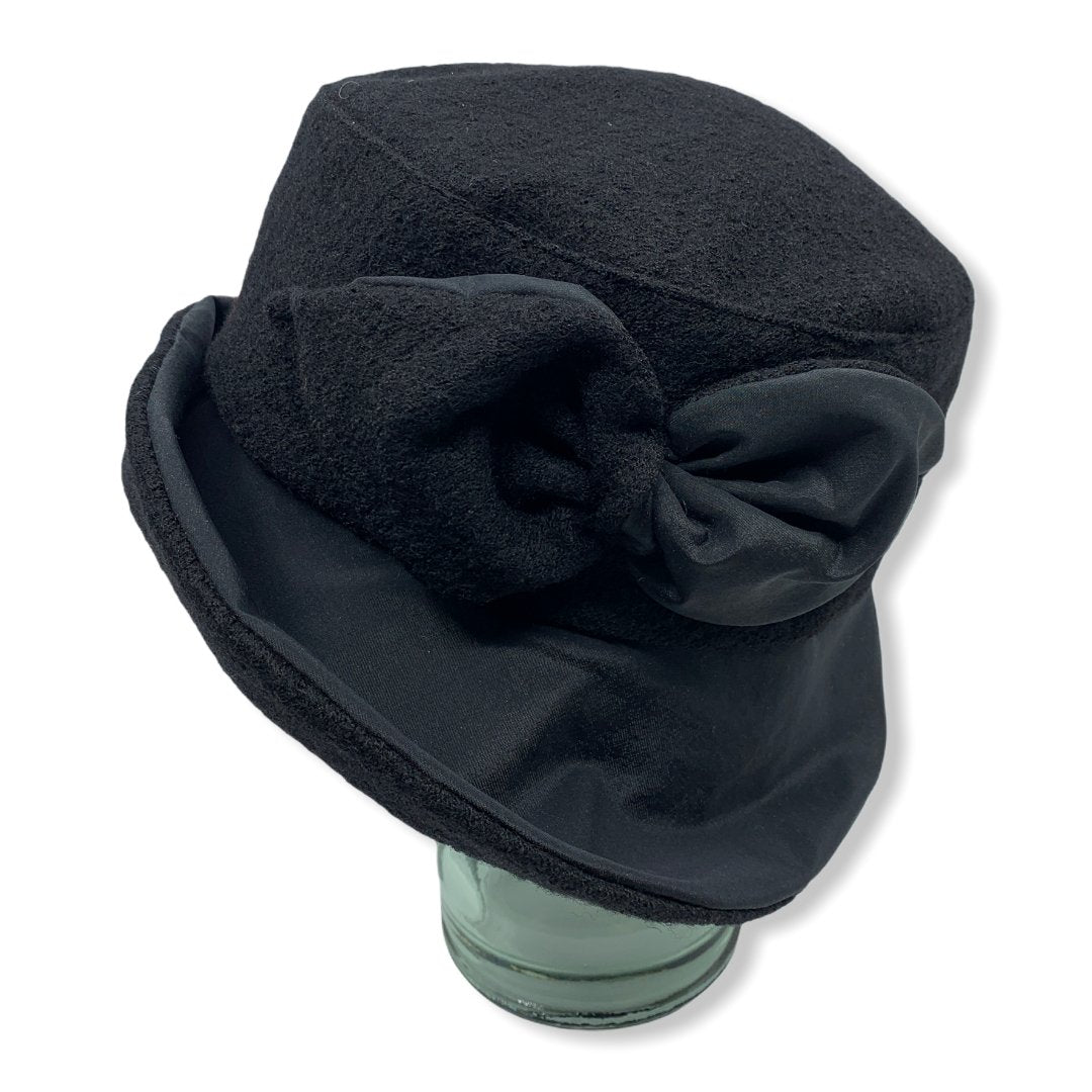 Chapeau cloche d'hiver noir avec taffeta | Large rebord | Femme | Fabriqué au Canada | Montreal | Genevieve Dostaler