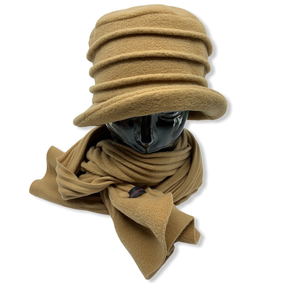 LEILA ( camel ) - Genevieve Dostaler : Chapeaux