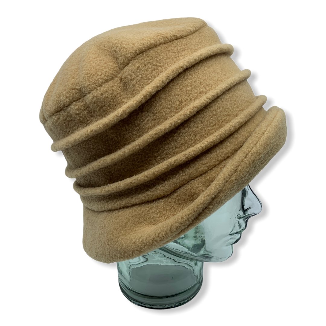 LEILA ( camel ) - Genevieve Dostaler : Chapeaux