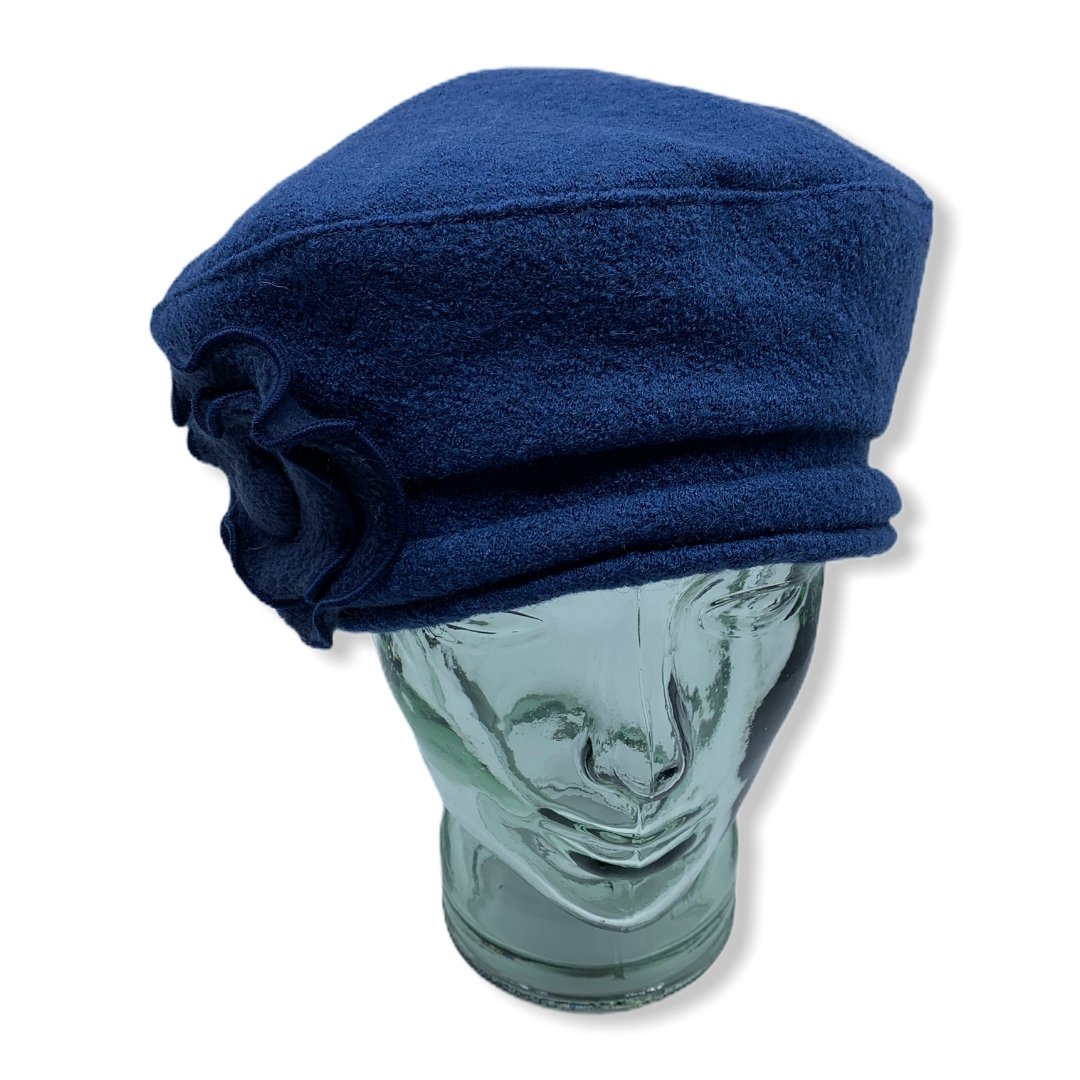 Beret d'hiver bleu | fleur | Femme | Chapeaux | Fabrique au Canada | Montreal | Genevieve Dostaler