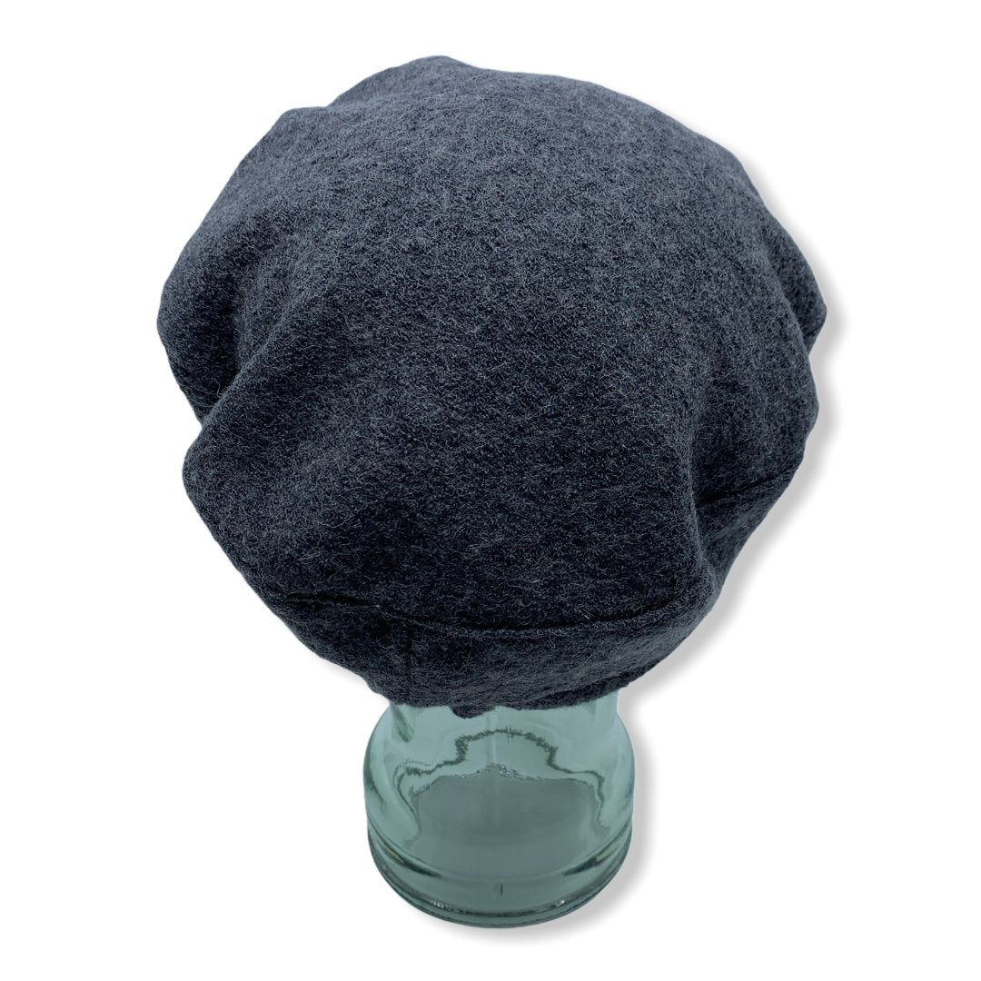 Beret d'hiver gris | fleur | Femme | Chapeaux | Fabrique au Canada | Montreal | Genevieve Dostaler