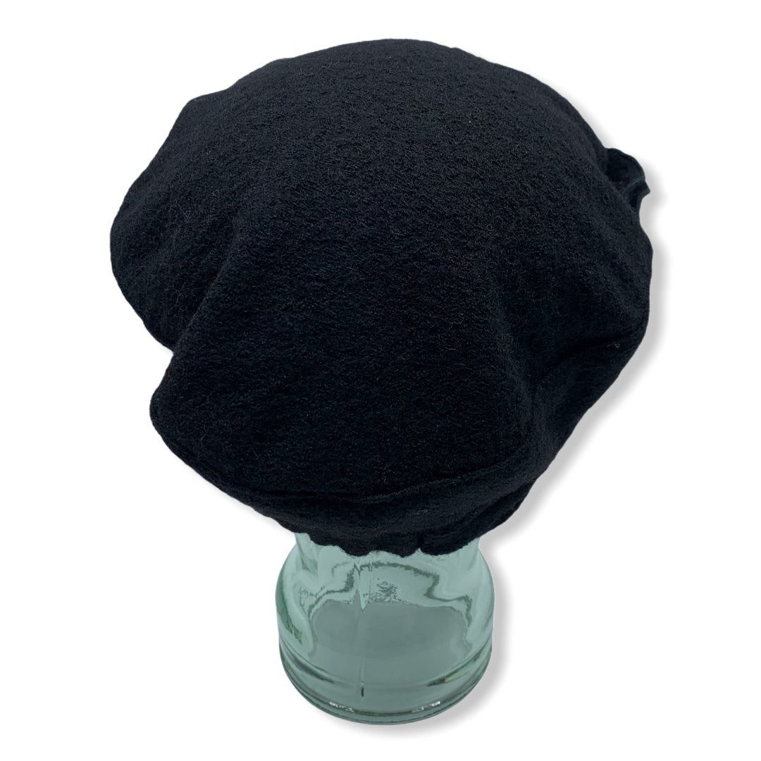 Beret d'hiver noir | fleur | Femme | Chapeaux | Fabrique au Canada | Montreal | Genevieve Dostaler