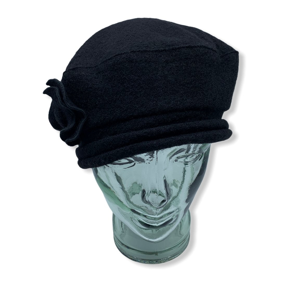 Beret d'hiver noir | fleur | Femme | Chapeaux | Fabrique au Canada | Montreal | Genevieve Dostaler