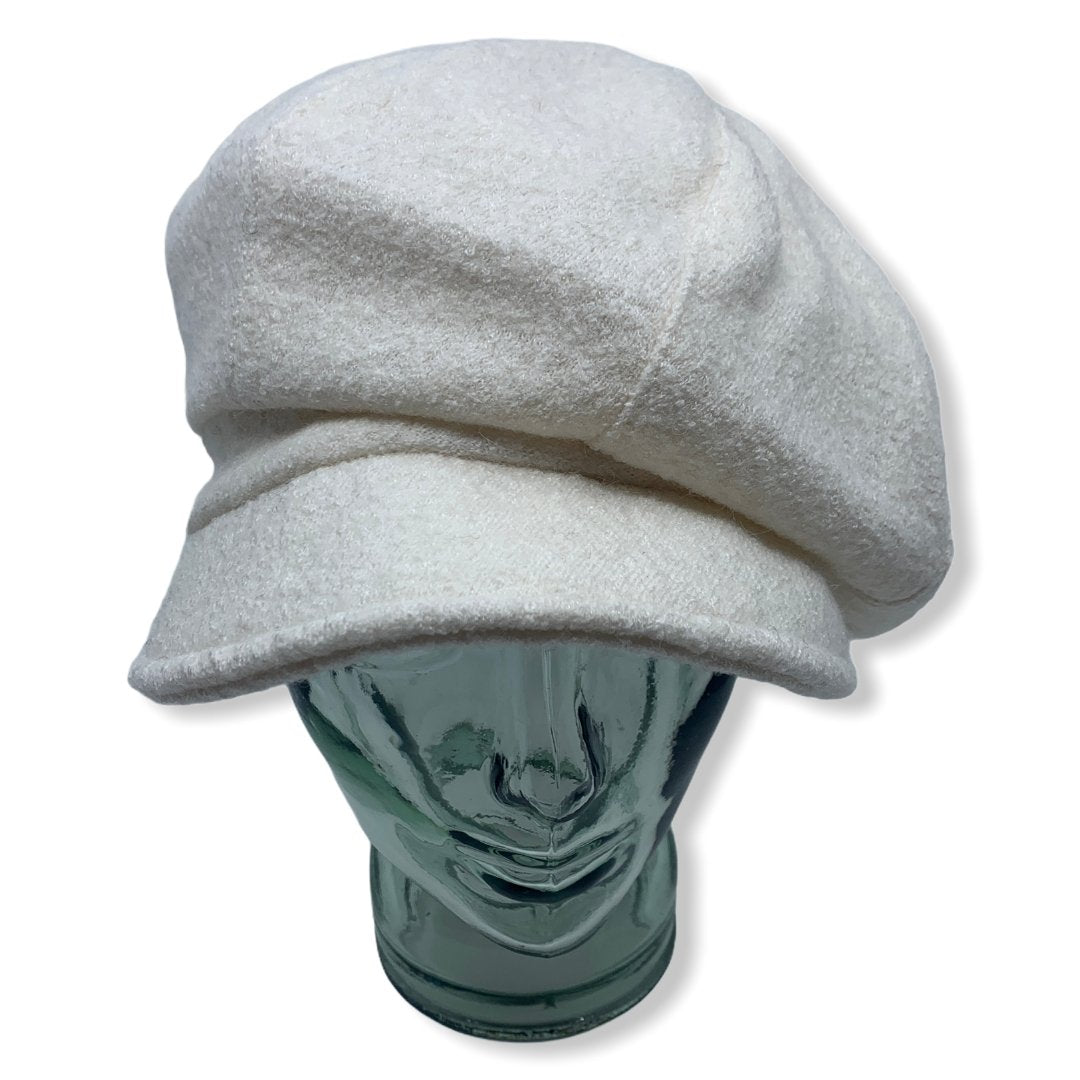 Gavroche blanche | Femme | laine Bouillie| Chapeaux | Fabrique au Canada | Montreal | GENEVIEVE DOSTALER