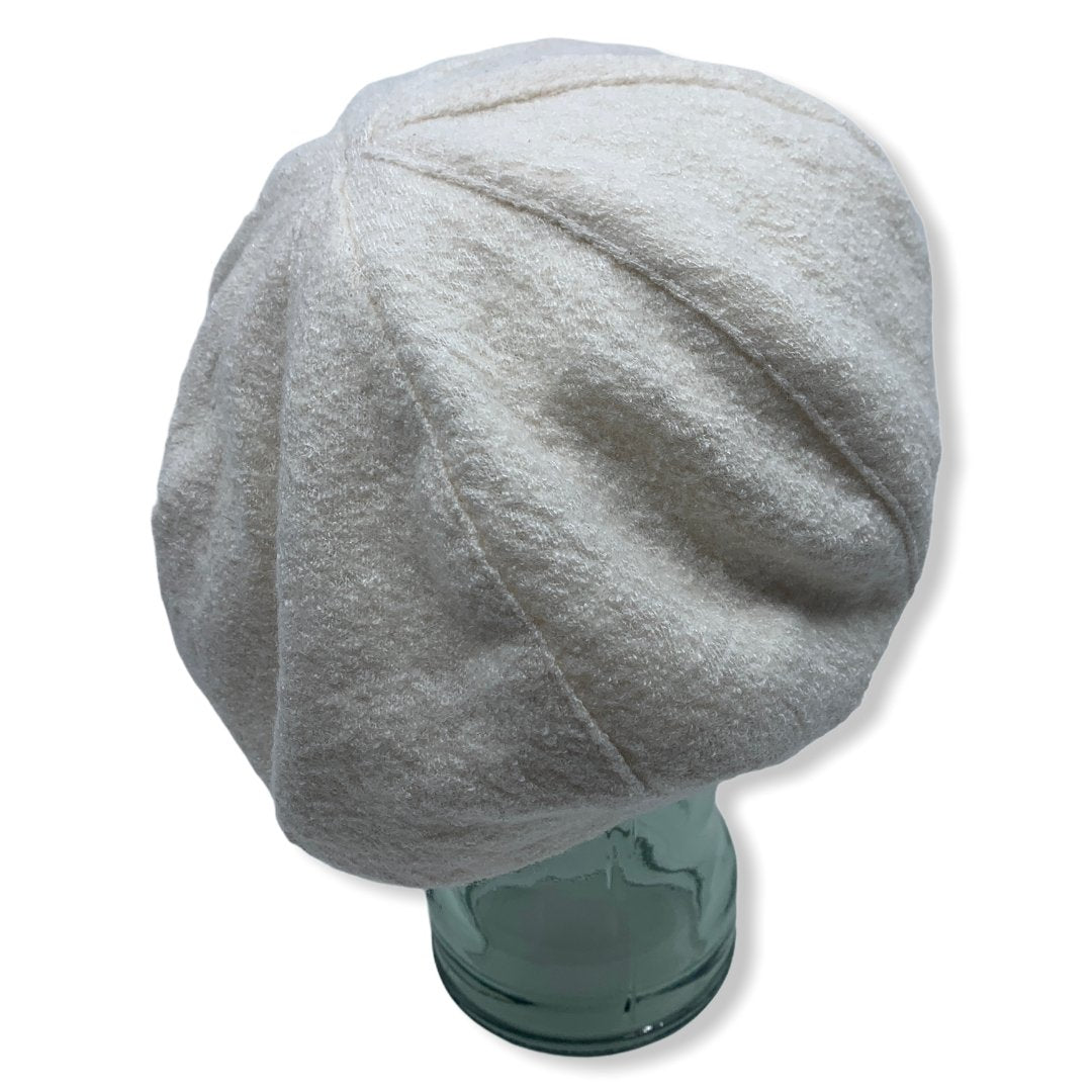 Gavroche blanche | Femme | laine Bouillie| Chapeaux | Fabrique au Canada | Montreal | GENEVIEVE DOSTALER