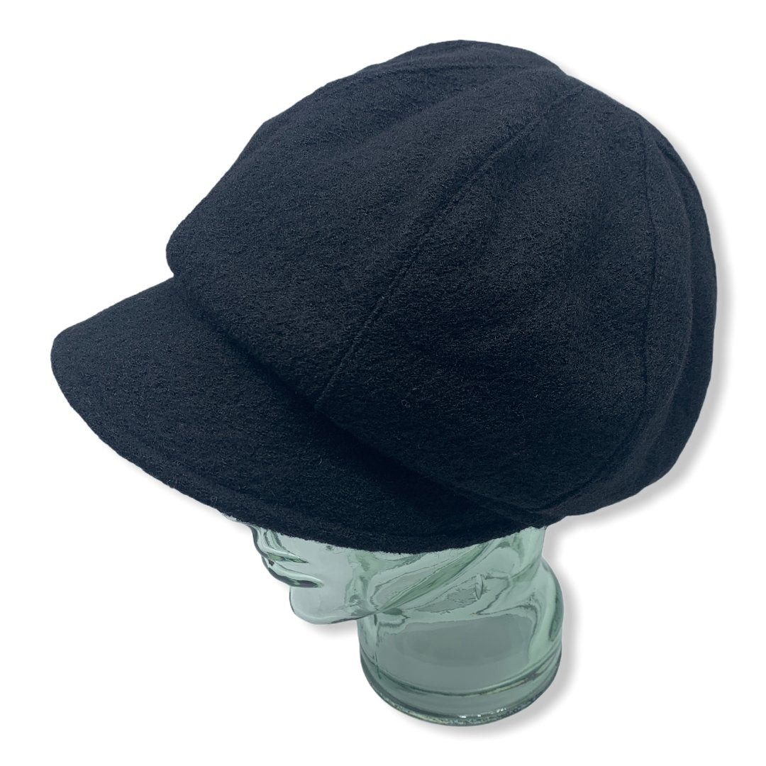 Gavroche noir|laine Bouillie|Fabriqué au Canada|Genevieve Dostaler|Chapeaux|Montreal