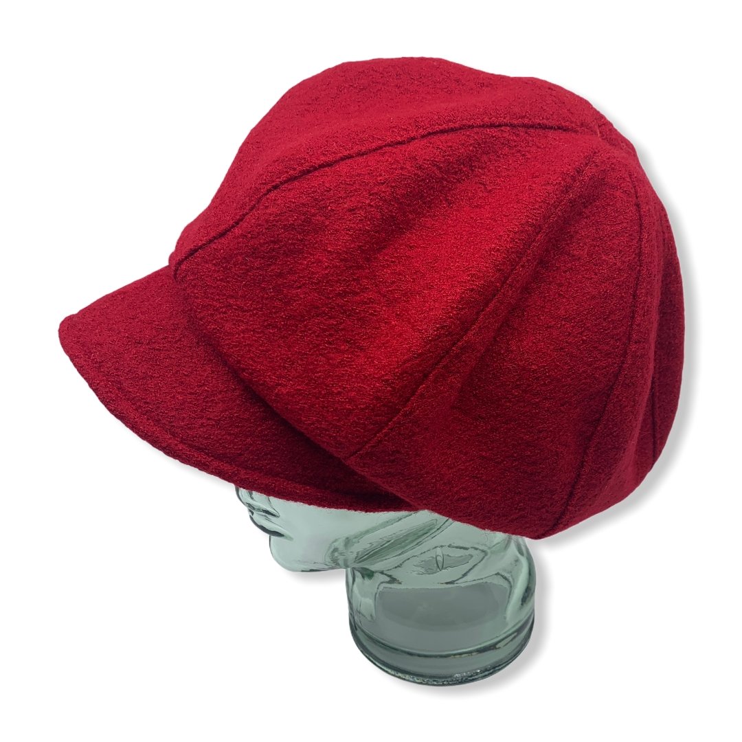 Gavroche rouge | Femme | laine Bouillie| Chapeaux | Fabrique au Canada | Montreal | GENEVIEVE DOSTALER