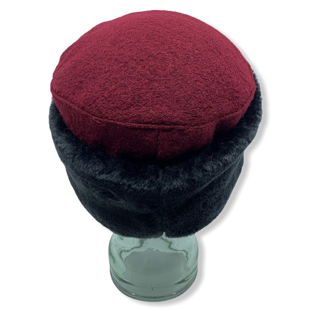 Toque russe bourgogne | Fausse Fourrure | laine Bouillie | Chapeaux | Fabriqué au Canada | Montreal | Genevieve Dostaler