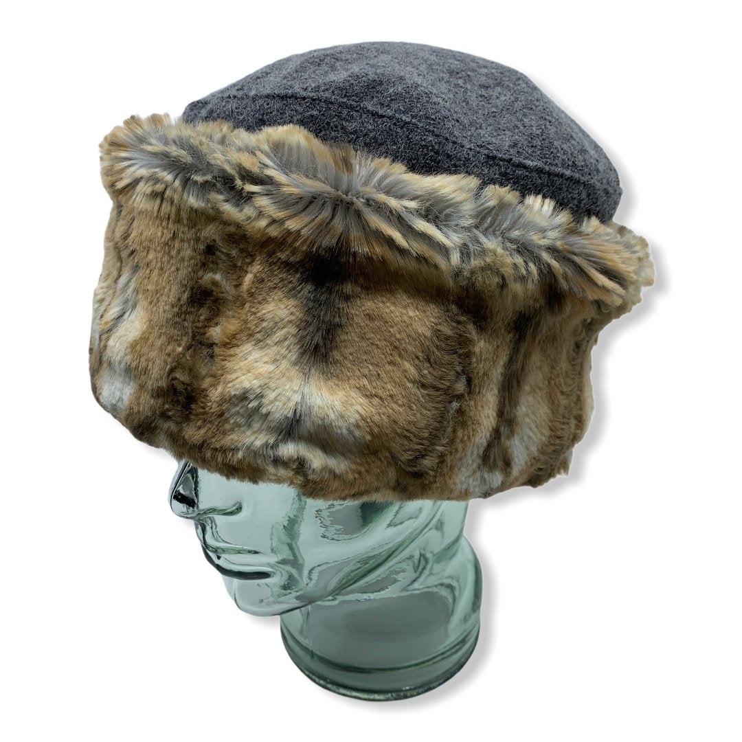 Toque russe grise | Fausse Fourrure | laine Bouillie | Chapeaux | Fabriqué au Canada | Montreal | Genevieve Dostaler