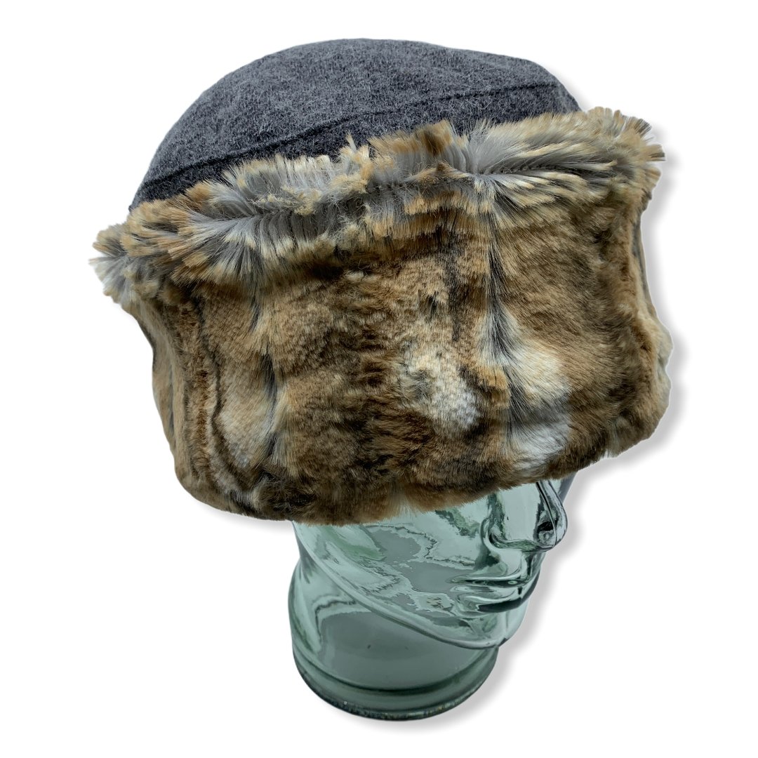 Toque russe grise | Fausse Fourrure | laine Bouillie | Chapeaux | Fabriqué au Canada | Montreal | Genevieve Dostaler