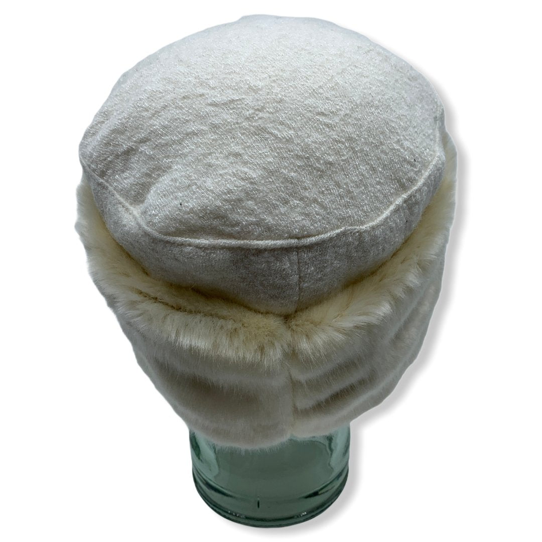 Toque russe blanche | Fausse Fourrure | laine Bouillie | Chapeaux | Fabriqué au Canada | Montreal | Genevieve Dostaler