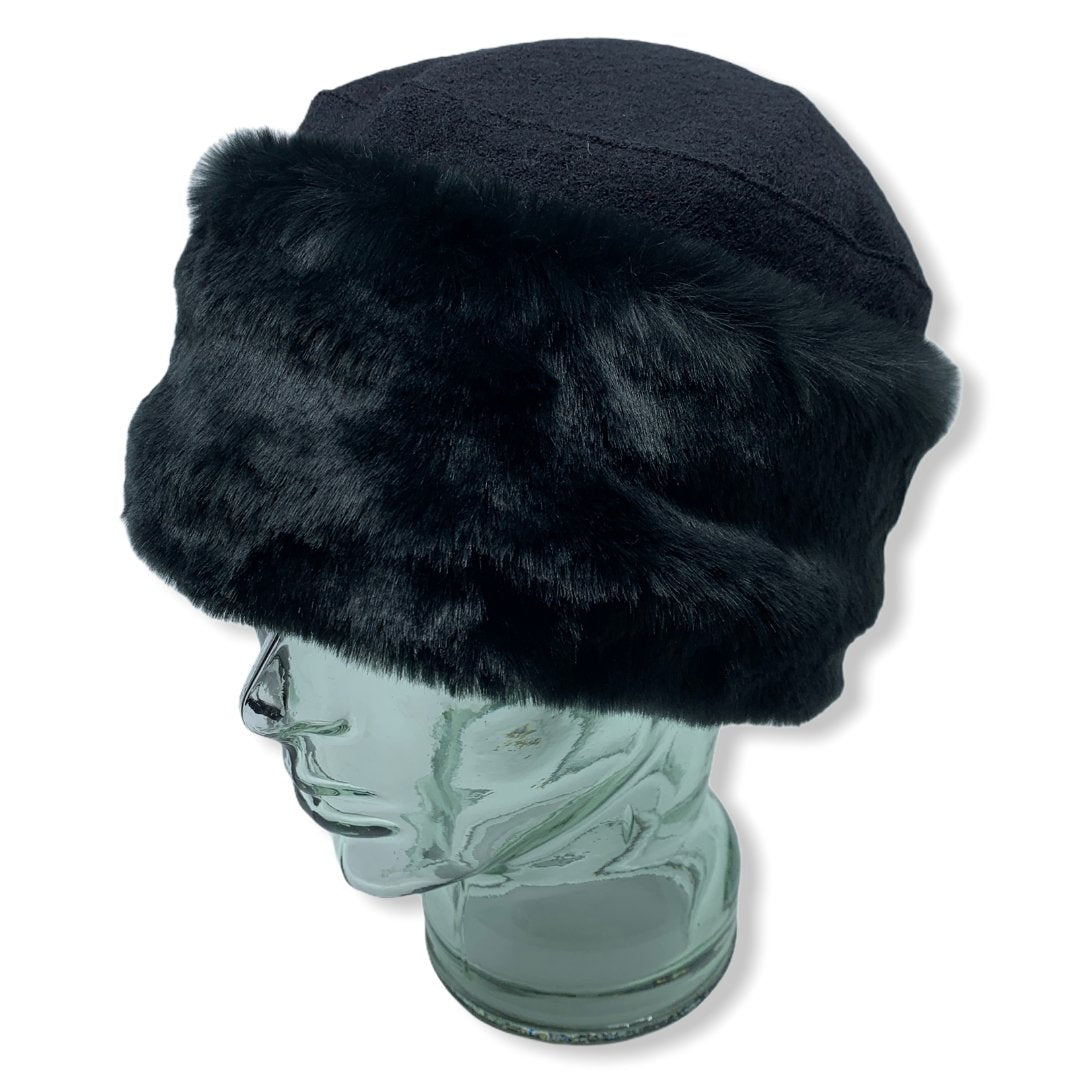 Toque russe noir | Fausse Fourrure | laine Bouillie | Chapeaux | Fabriqué au Canada | Montreal | Genevieve Dostaler