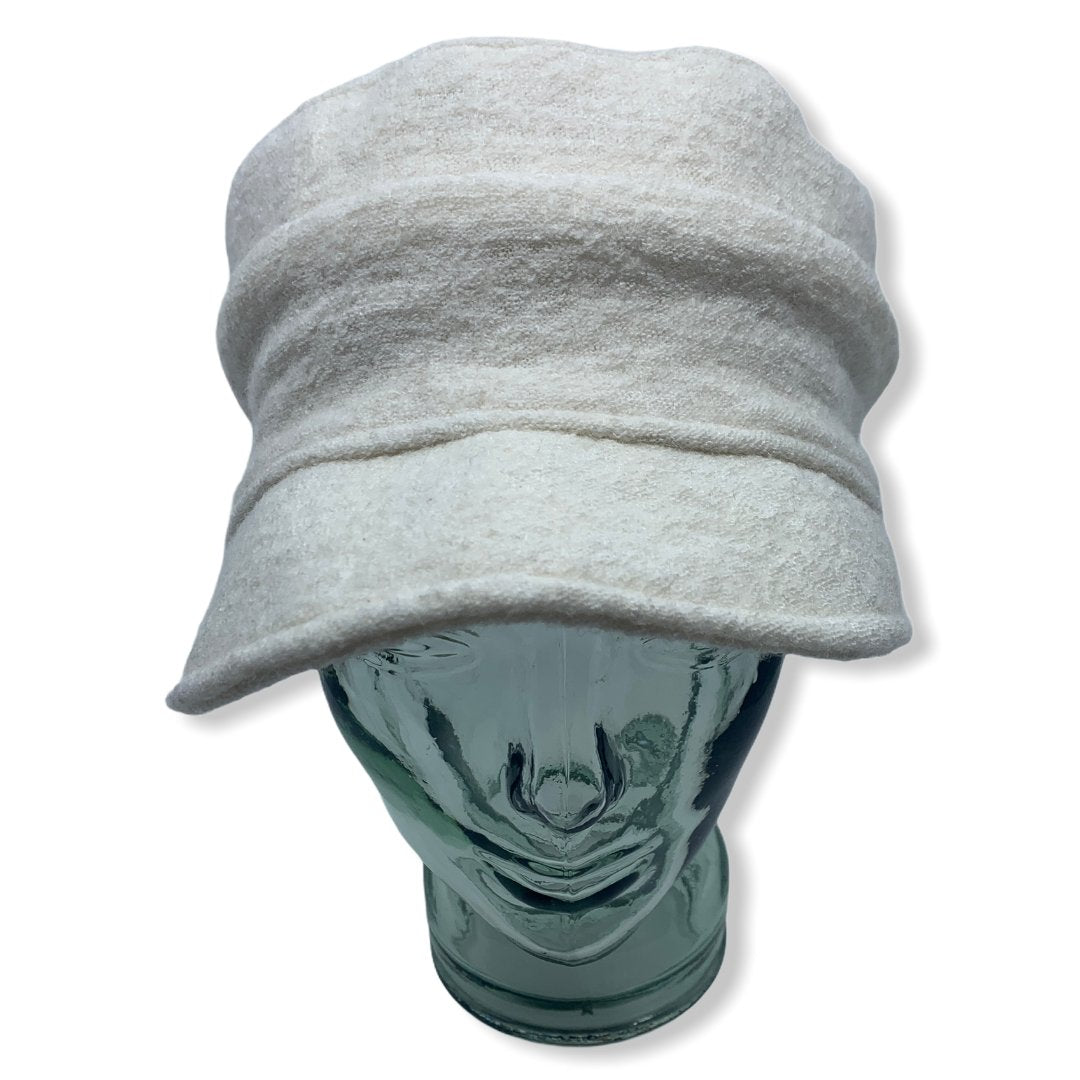 Casquette d'hiver blanche | laine Bouillie | Fabriqué au Canada | Chapeaux | Montreal | Genevieve Dostaler