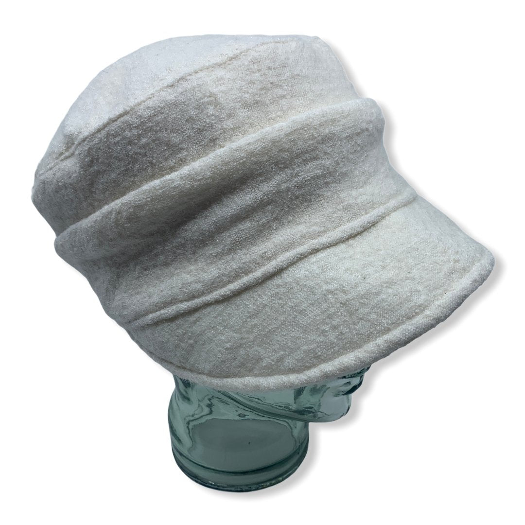 Casquette d'hiver blanche | laine Bouillie | Fabriqué au Canada | Chapeaux | Montreal | Genevieve Dostaler