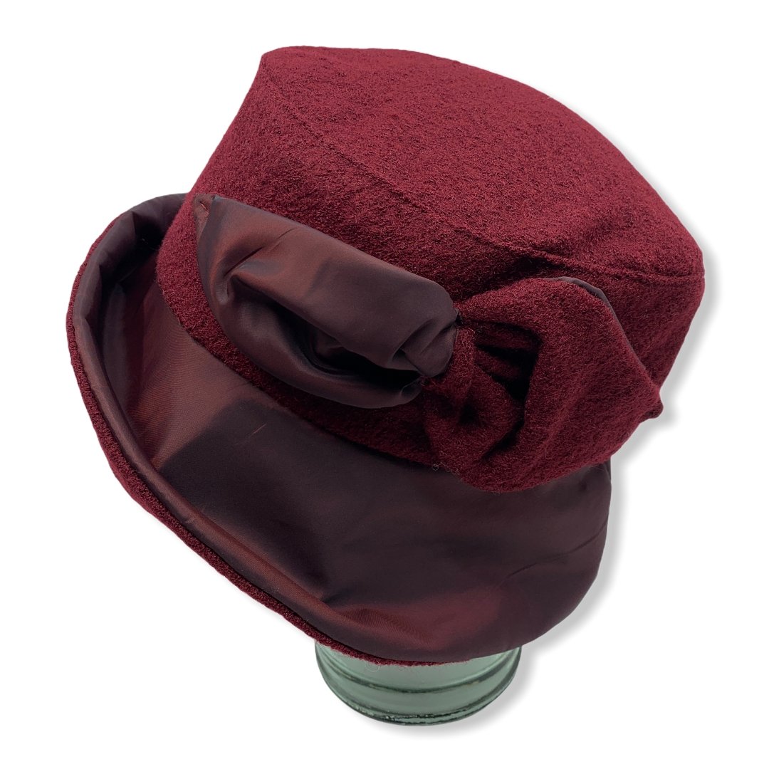 Burgundy winter bell hat with taffeta | Large brim | Ladies | Made in Canada | Montreal | Genevieve Dostaler