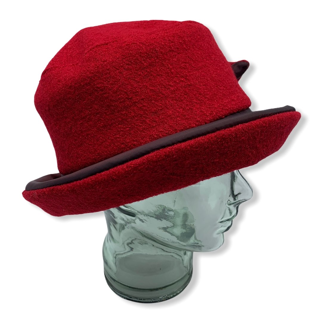LEA ( red ) - Genevieve Dostaler : Hats