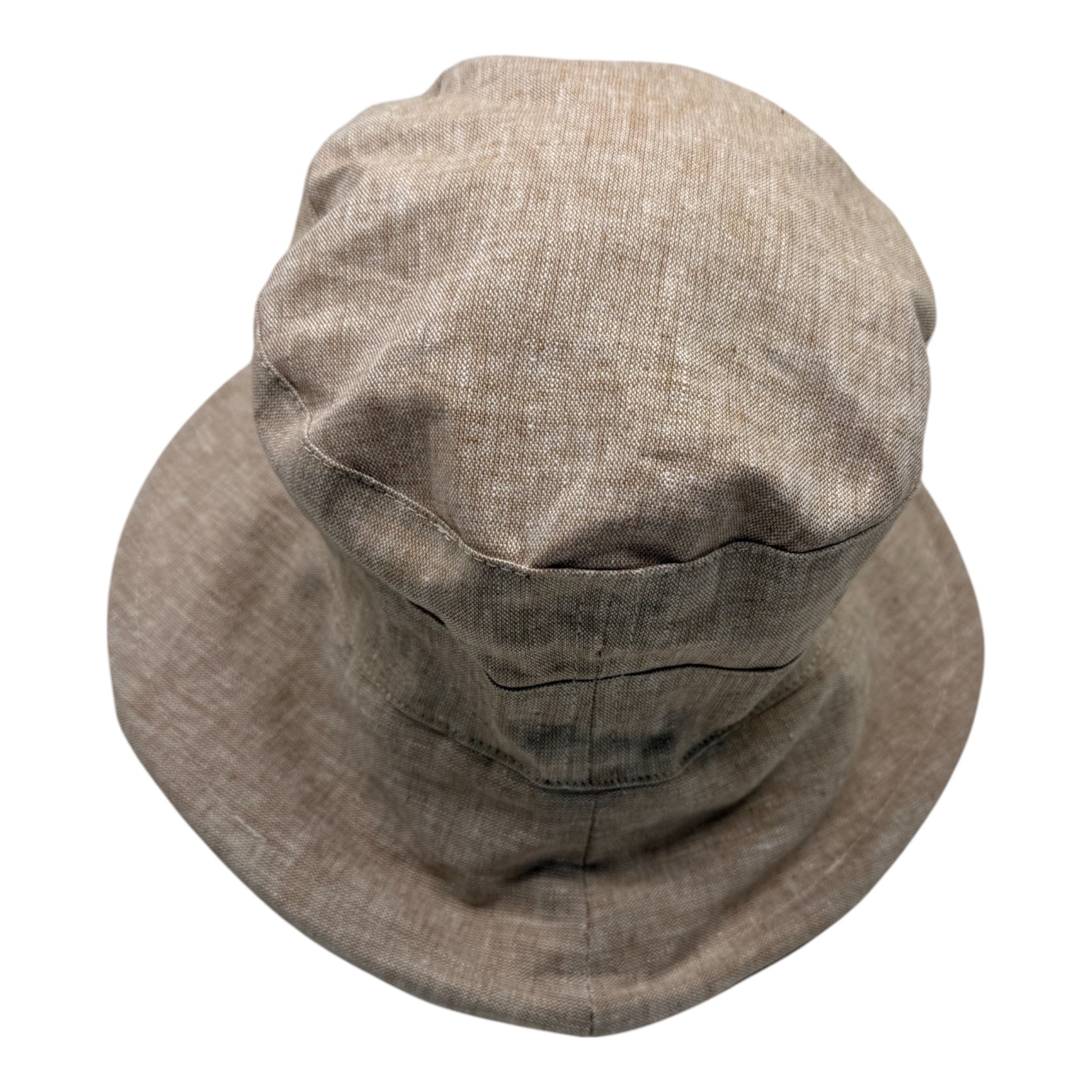 Chapeau en lin à large bord, fait à la main à Montréal par Geneviève Dostaler, avec protection solaire UV50+