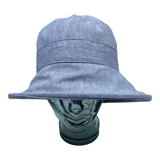 Chapeau en lin à large bord, fait à la main à Montréal par Geneviève Dostaler, avec protection solaire UV50+