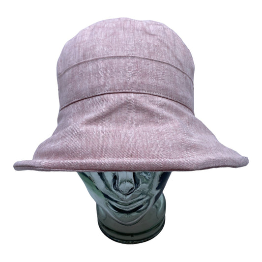 Chapeau en lin à large bord, fait à la main à Montréal par Geneviève Dostaler, avec protection solaire UV50+