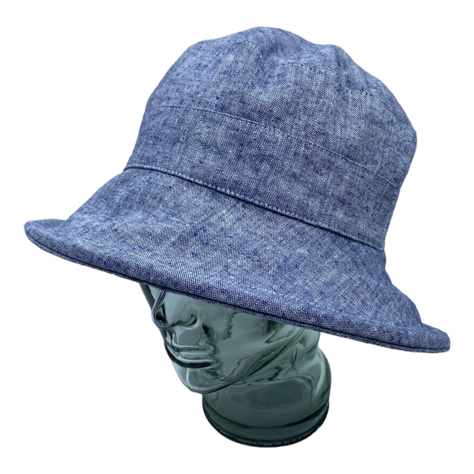 Chapeau en lin à large bord, fait à la main à Montréal par Geneviève Dostaler, avec protection solaire UV50+
