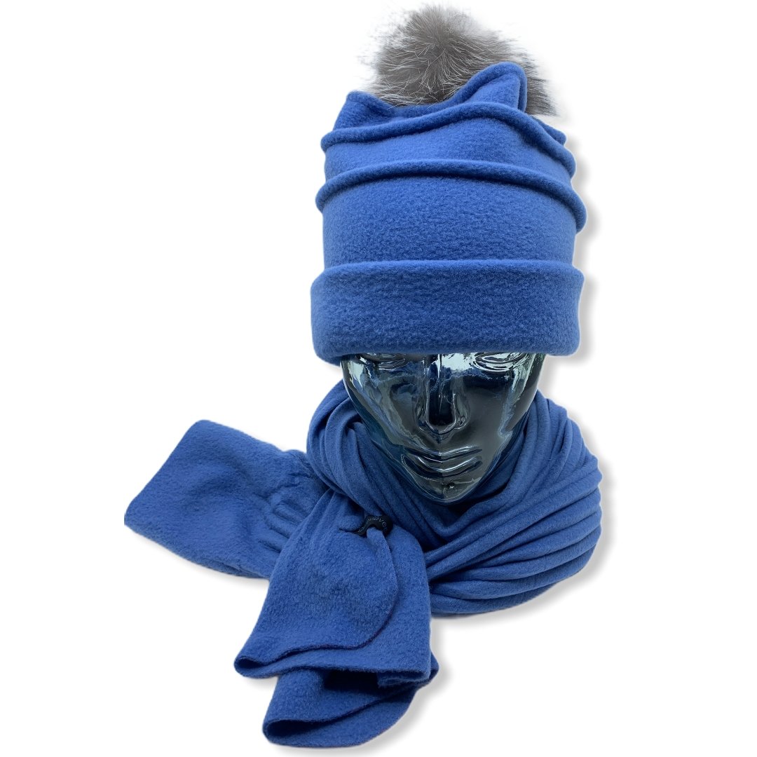 Tuque en polar bleu | Pompom | Femme | Chapeaux | Fabrique au Canada | Montreal | Genevieve Dostaler