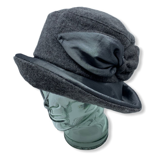 Chapeau cloche d'hiver gris avec taffeta | Large rebord | Femme | Fabriqué au Canada | Montreal | Genevieve Dostaler 