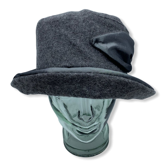 Chapeau cloche d'hiver gris avec taffeta | Large rebord | Femme | Fabriqué au Canada | Montreal | Genevieve Dostaler 
