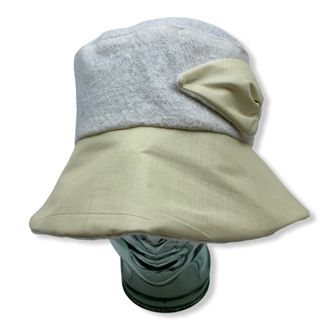 Chapeau cloche d'hiver blanc avec taffeta | Large rebord | Femme | Fabriqué au Canada | Montreal | Genevieve Dostaler 