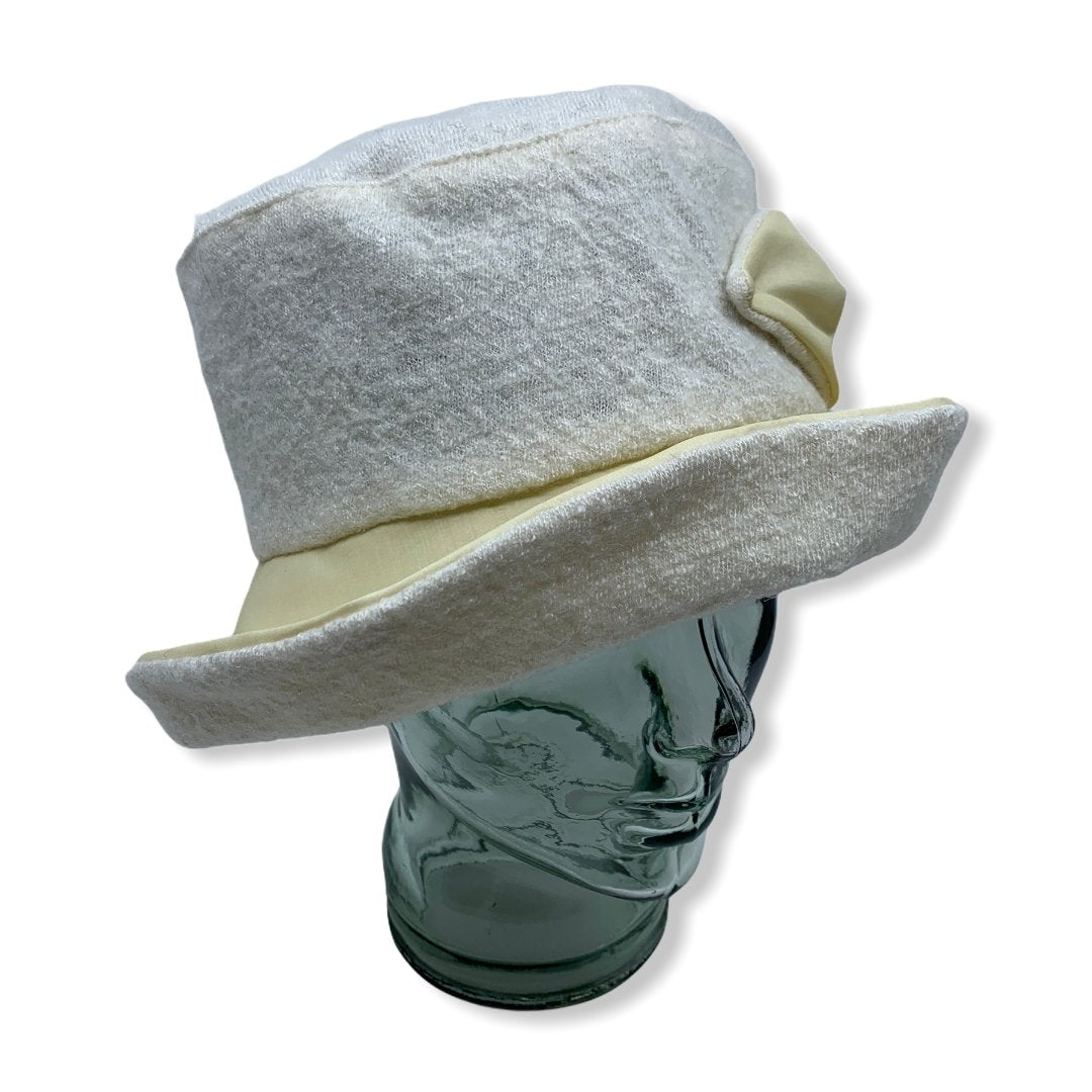 Chapeau cloche d'hiver blanc avec taffeta | Large rebord | Femme | Fabriqué au Canada | Montreal | Genevieve Dostaler