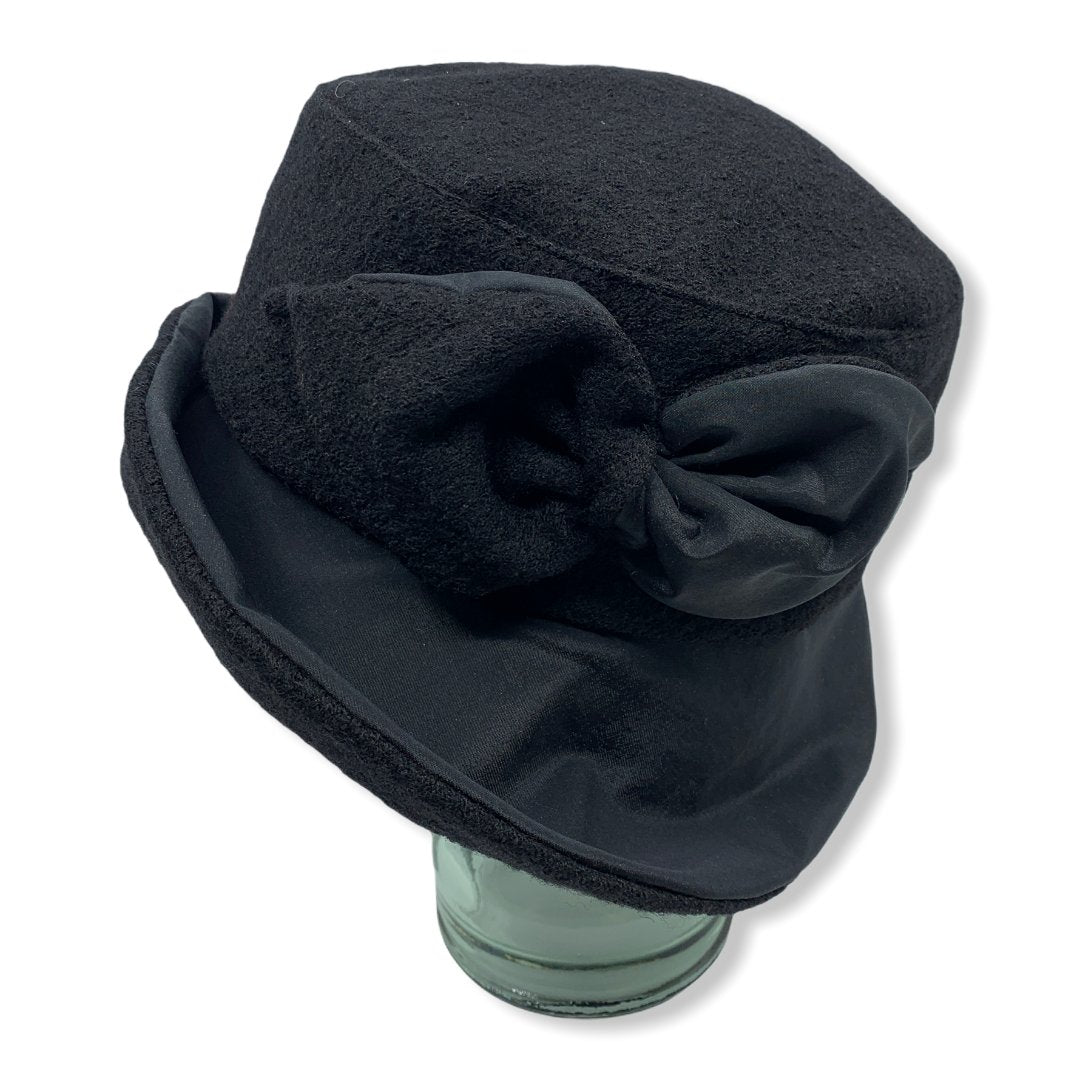 Chapeau cloche d'hiver noir avec taffeta | Large rebord | Femme | Fabriqué au Canada | Montreal | Genevieve Dostaler 