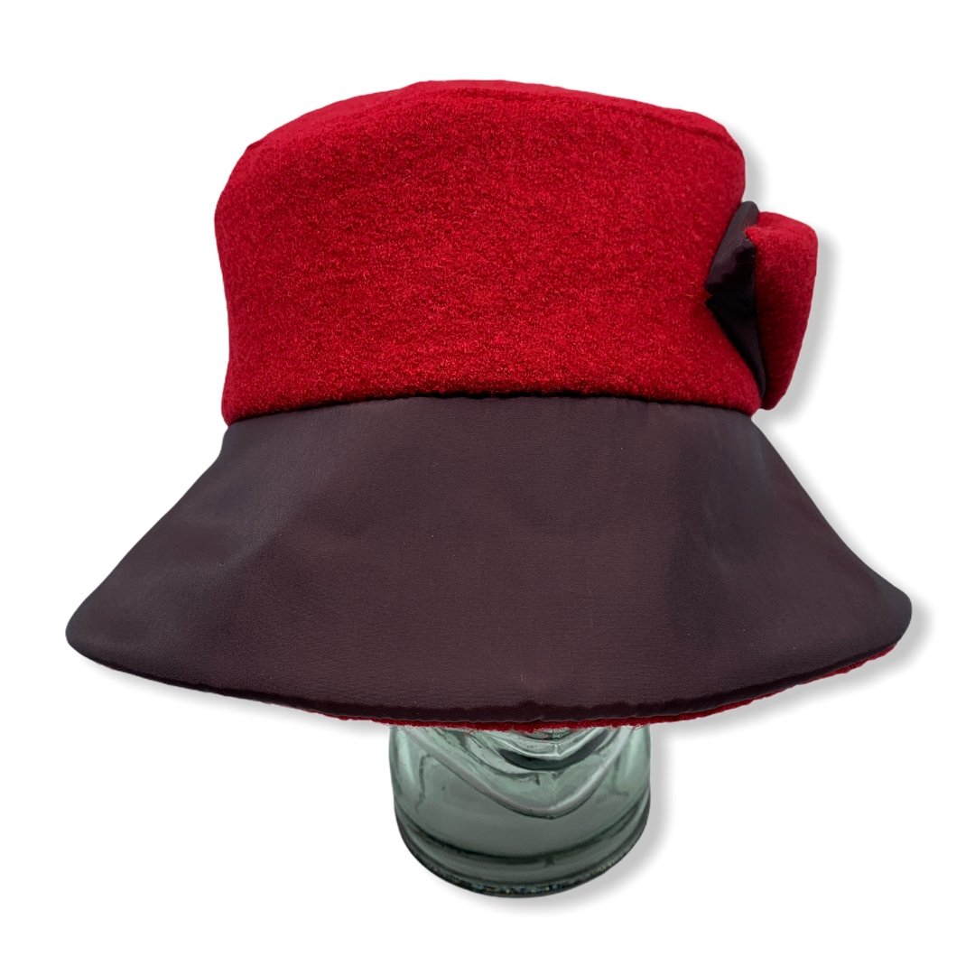 LEA ( rouge ) - Genevieve Dostaler : Chapeaux