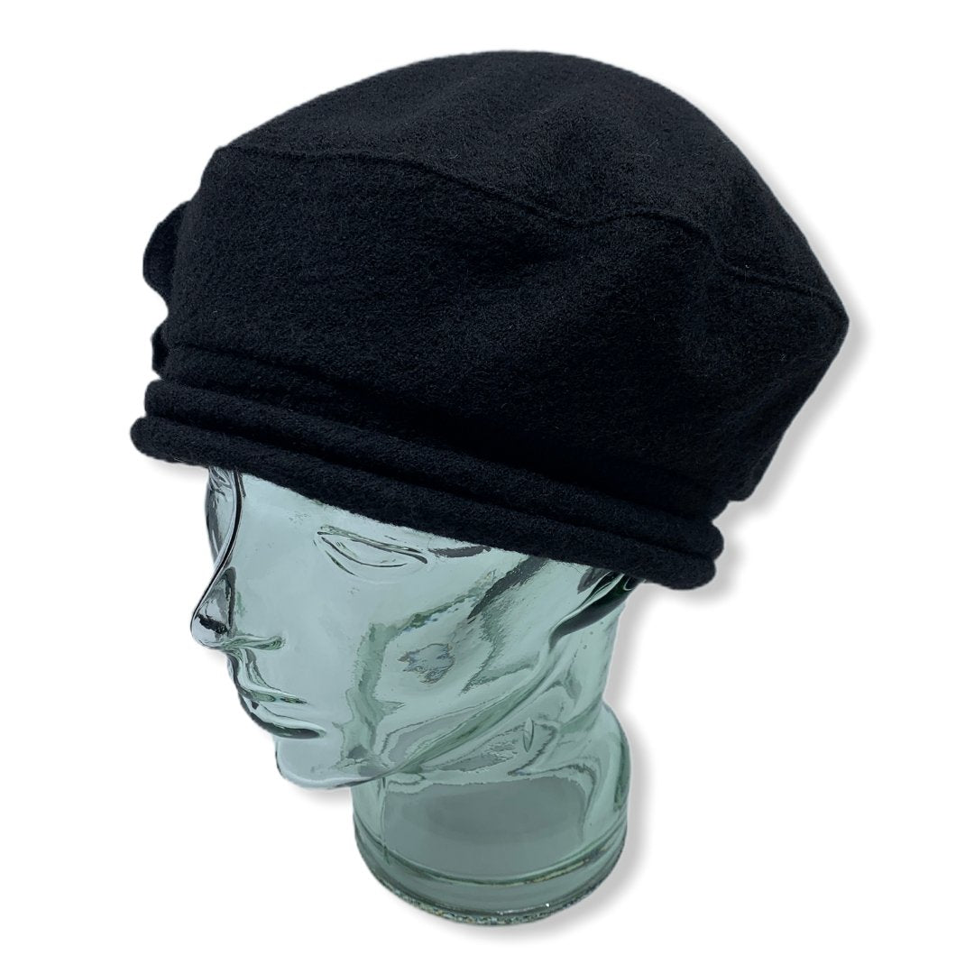 Beret d'hiver noir | fleur | Femme | Chapeaux | Fabrique au Canada | Montreal | Genevieve Dostaler