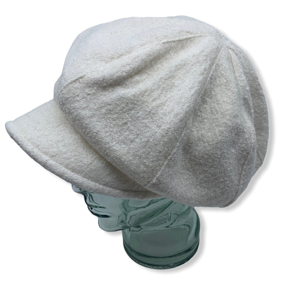 Gavroche blanche | Femme | laine Bouillie| Chapeaux | Fabrique au Canada | Montreal | GENEVIEVE DOSTALER